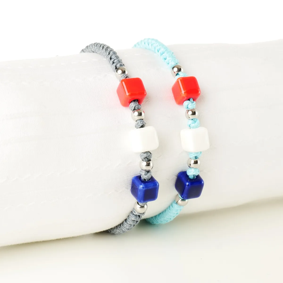 Bracelet coton d'avril Victoire