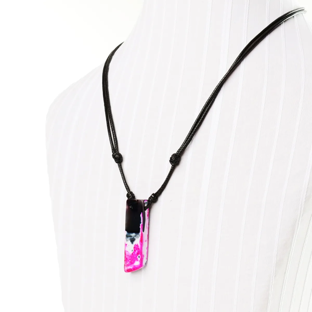 Collier Pierre d'Agate Fuchsia Coton d'Avril