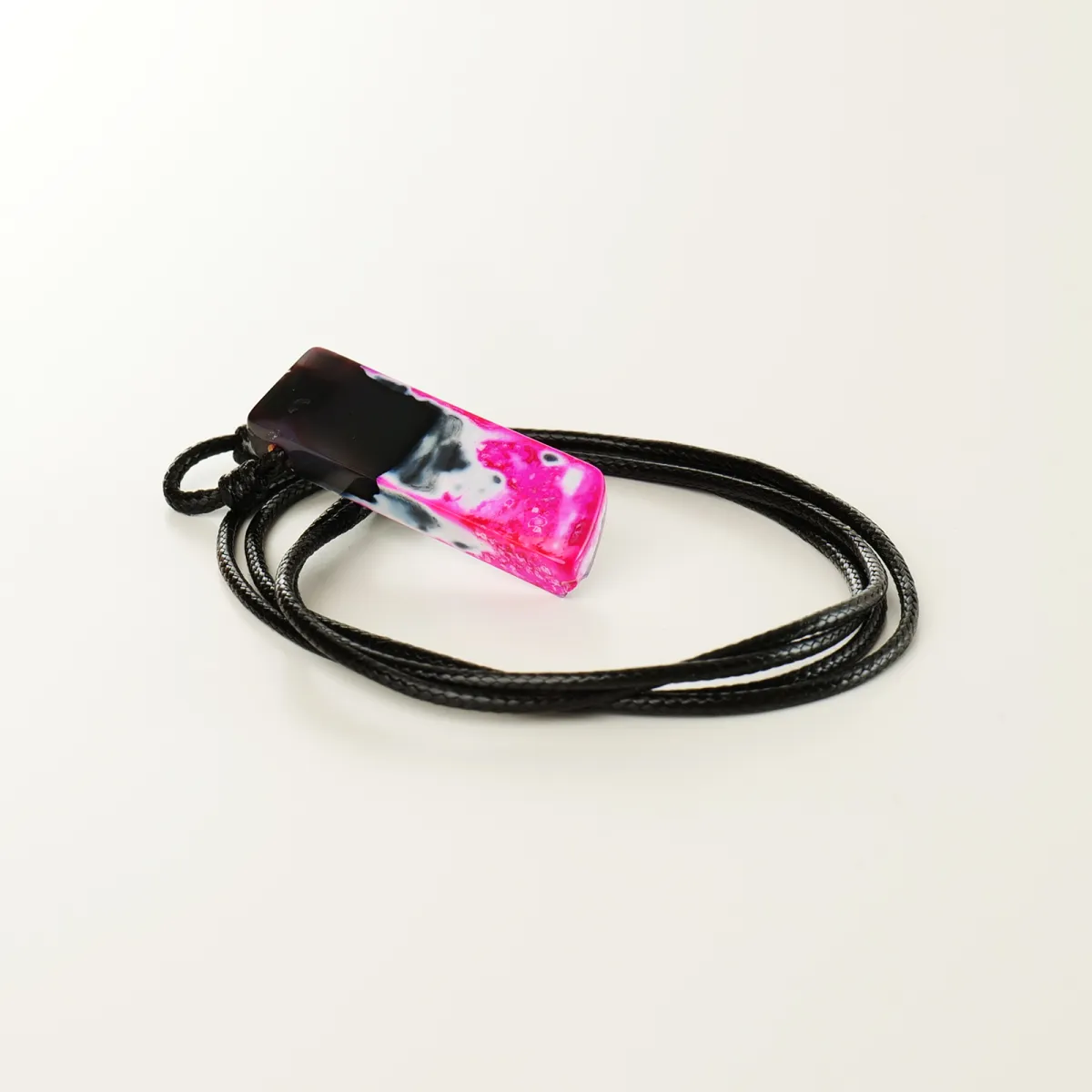 Collier Pierre d'Agate Fuchsia Coton d'Avril